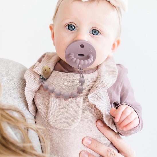 Attache tetine - PacifierClip™ - Les Essentiels de Bébé